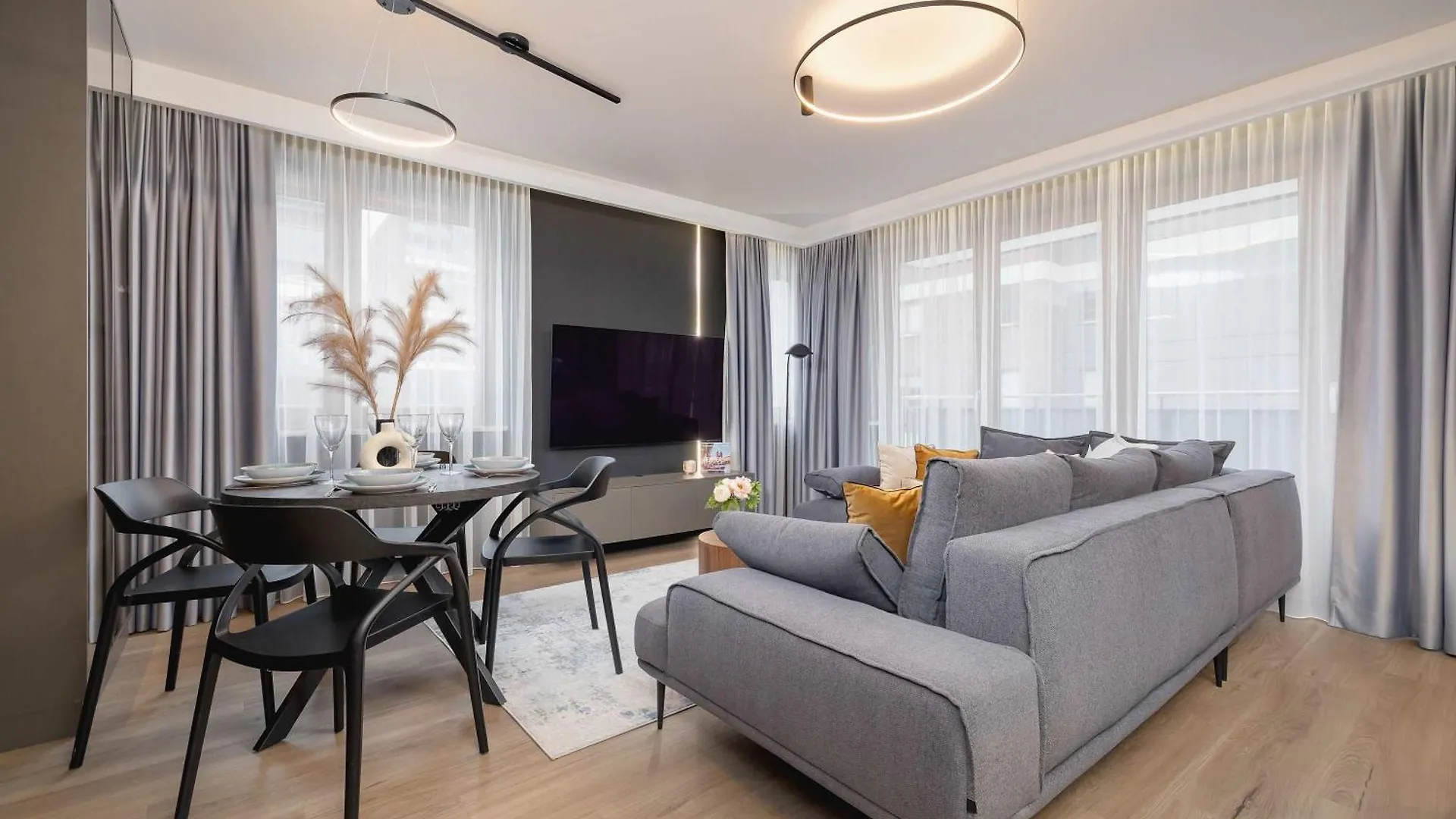Exclusive Apartment With Parking By Renters Prestige Krakow