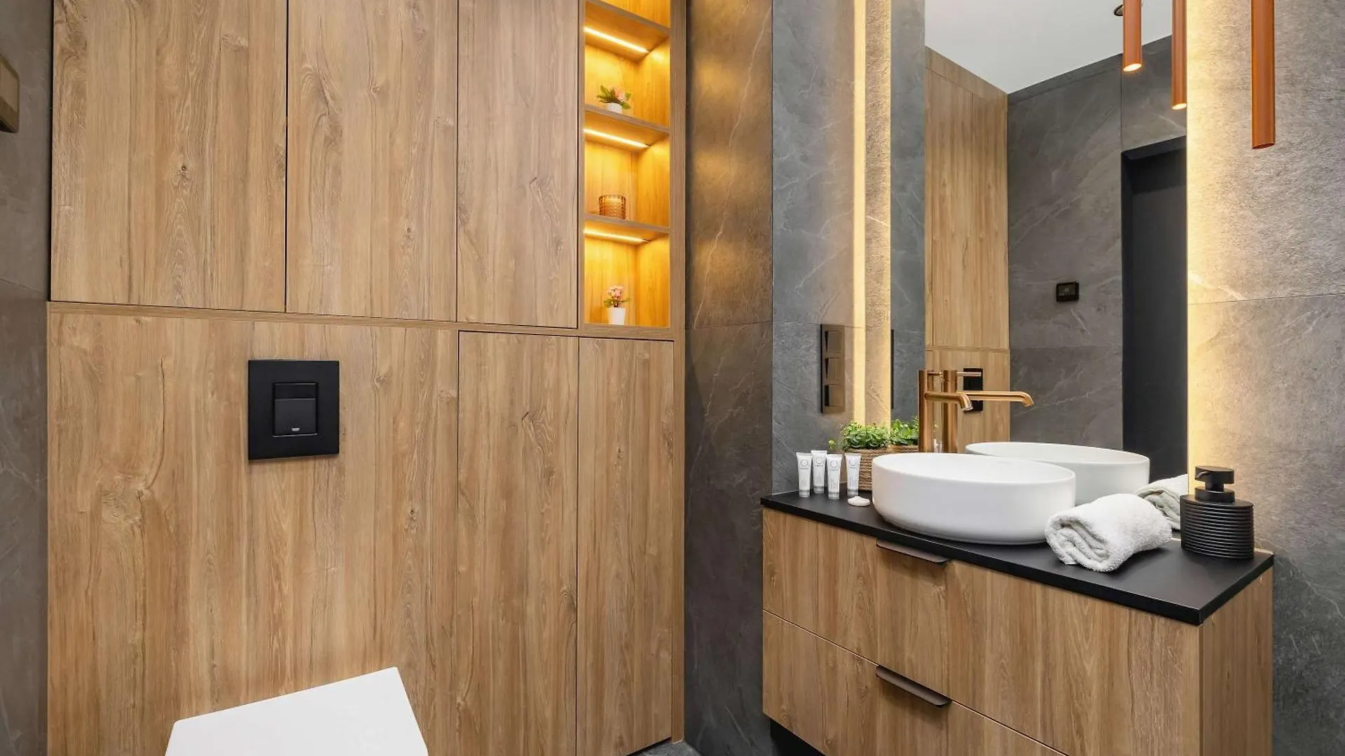 Exclusive Apartment With Parking By Renters Prestige Kraków