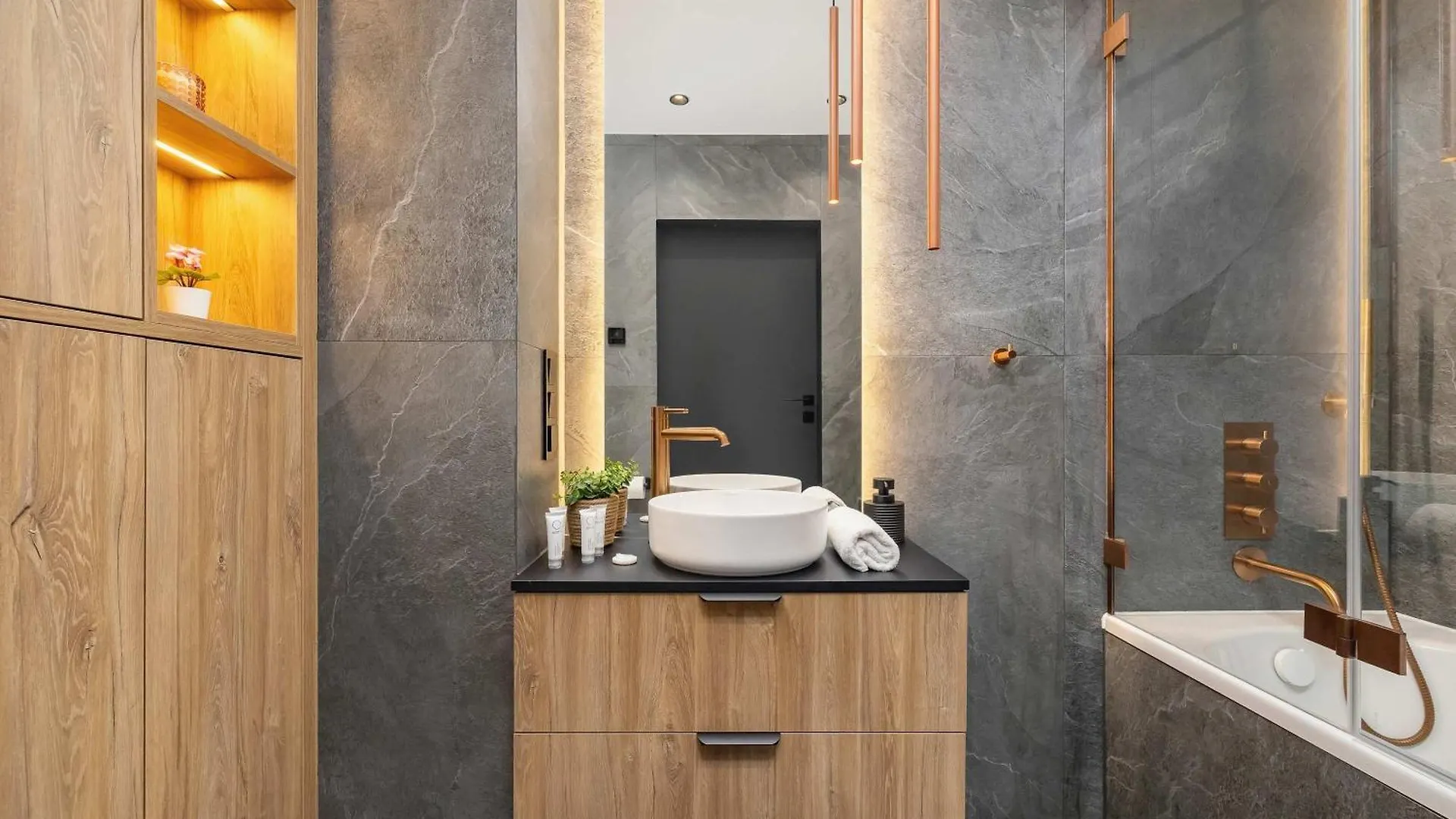 Exclusive Apartment With Parking By Renters Prestige Kraków